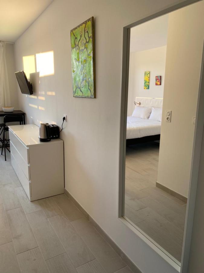 Les Jardins D'Athena Aparthotel Éguilles Екстериор снимка