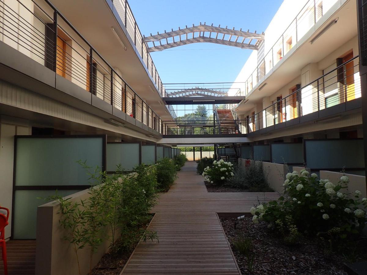 Les Jardins D'Athena Aparthotel Éguilles Екстериор снимка