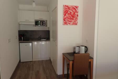 Les Jardins D'Athena Aparthotel Éguilles Екстериор снимка